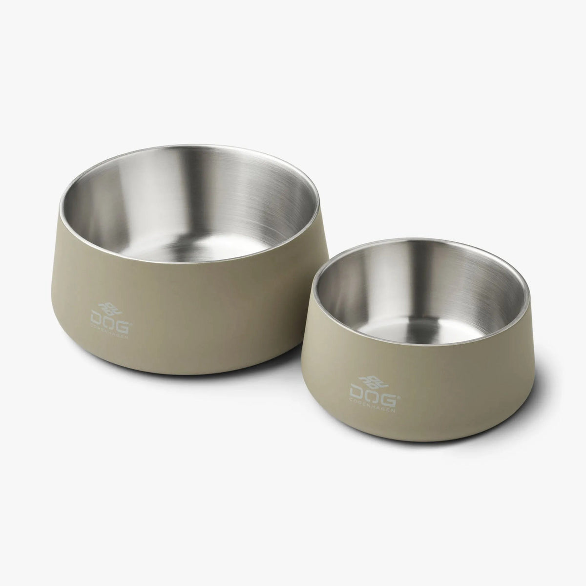 Vega Skål M/L 1400ml Brun i 1400 ml flaske til hunde fra Brogaarden