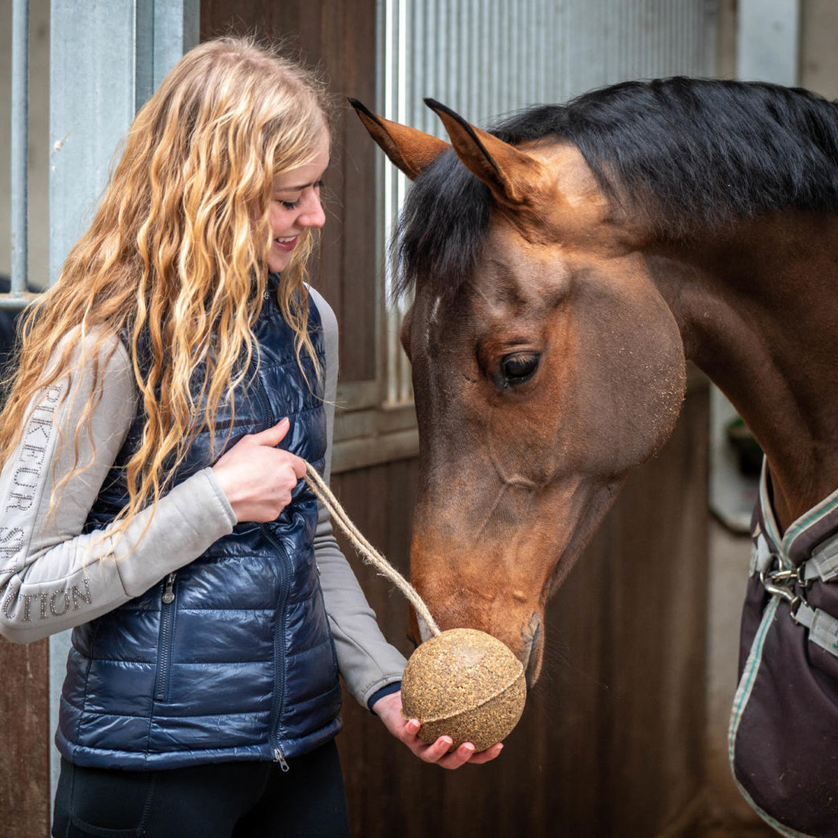 Unika Balls Elyte i 1,8 kg pose til heste fra EKKIA SAS – billede 4
